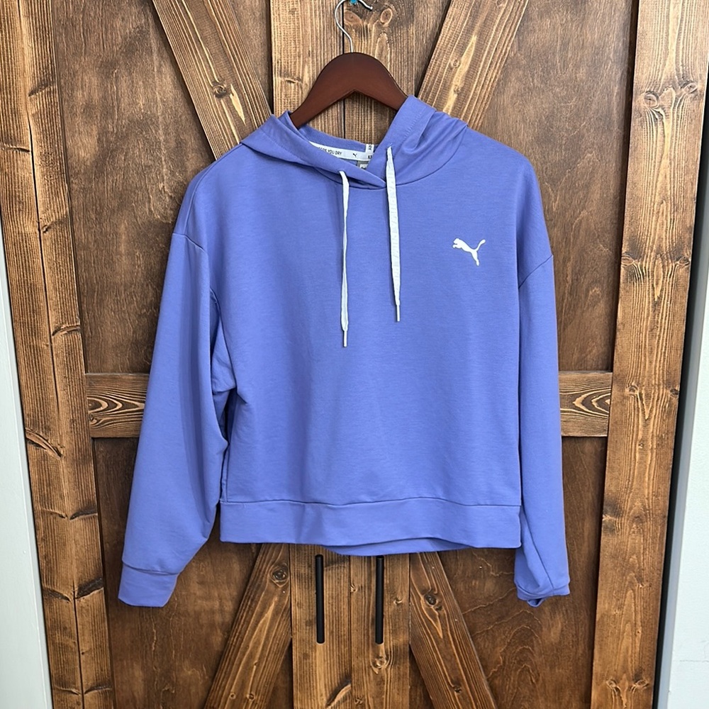 Cropped Puma Purple Hoodie Sweatshirt with Relaxed Fit and Ribbed Cuffs